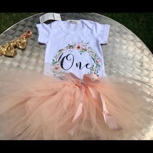 NWT 12M First birthday outfit: tutu, onesie, bow